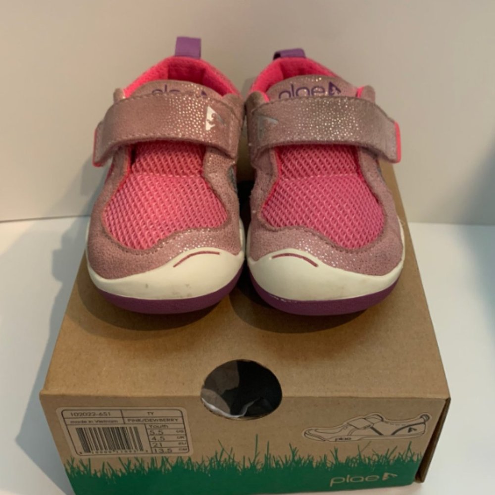 Plae Shoes Size 5.5